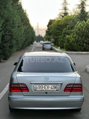 Mercedes E 220 2000, 232,000 km - 2.2 л - Qazax