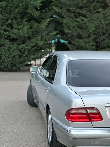 Mercedes E 220 2000, 232,000 km - 2.2 л - Qazax