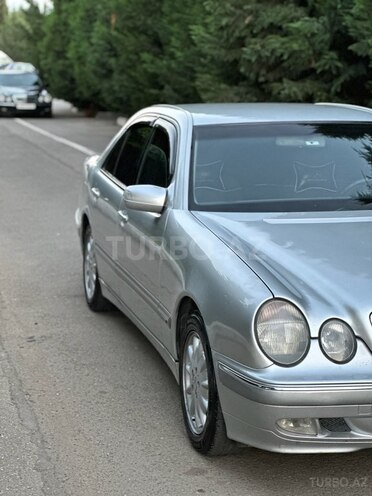 Mercedes E 220 2000, 232,000 km - 2.2 л - Qazax