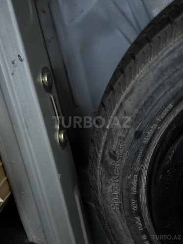 Mercedes E 220 2000, 232,000 km - 2.2 л - Qazax