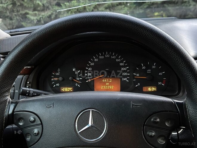 Mercedes E 220 2000, 232,000 km - 2.2 л - Qazax