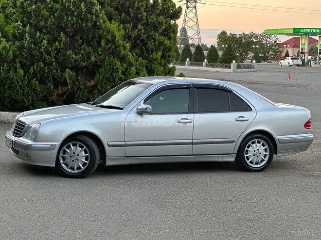 Mercedes E 220 2000, 232,000 km - 2.2 л - Qazax