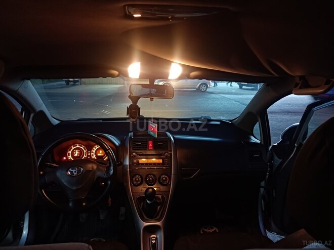 Toyota Auris 2009, 285,000 km - 1.4 л - Bakı