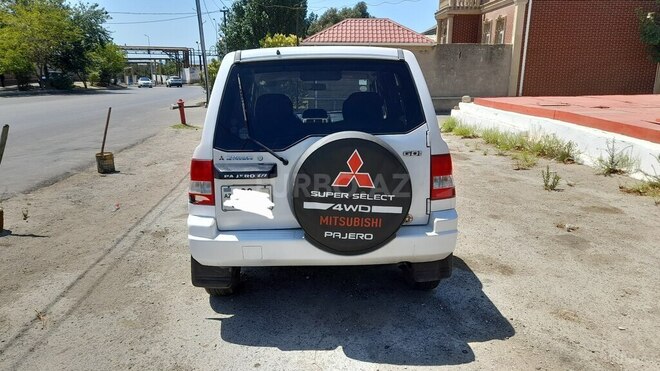 Mitsubishi Pajero io 1999, 300,000 km - 1.8 l - Bakı