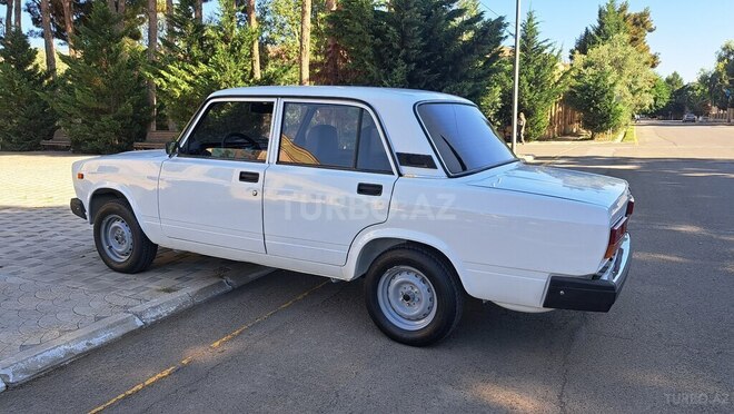 LADA (VAZ) 2107 2009, 88,235 km - 1.6 l - Salyan