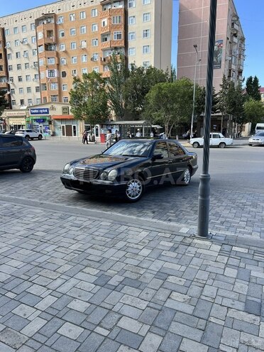 Mercedes E 240 2000, 300,000 km - 2.4 l - Sumqayıt