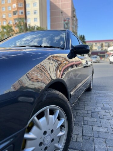 Mercedes E 240 2000, 300,000 km - 2.4 l - Sumqayıt