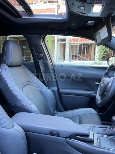 Lexus UX 250h 2020, 30,000 km - 2.0 l - Bakı