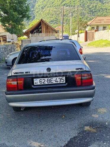 Opel Vectra 1995, 456,457 km - 1.6 l - Qax
