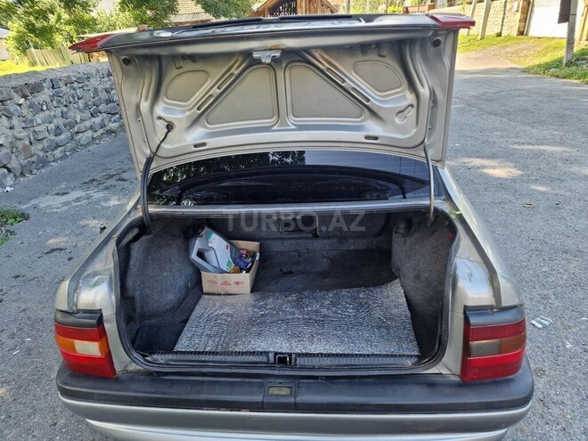Opel Vectra 1995, 456,457 km - 1.6 l - Qax