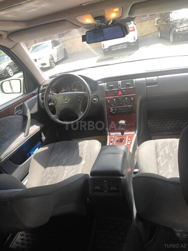 Mercedes E 200 2001, 265,000 km - 2.0 l - Bakı
