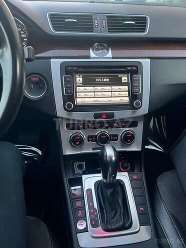 Volkswagen Passat 2013, 208,216 km - 1.8 l - Bakı