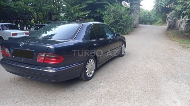 Mercedes E 220 2001, 452,865 km - 2.2 l - Masallı