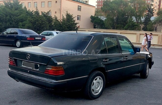 Mercedes E 200 1993, 275,000 km - 2.0 l - Bakı