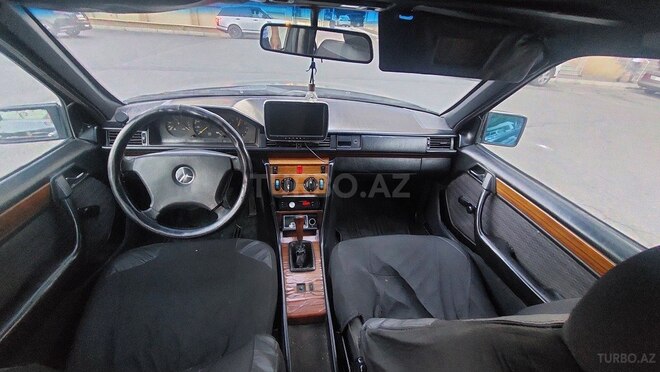 Mercedes E 200 1993, 275,000 km - 2.0 l - Bakı