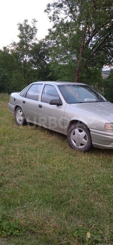 Opel Vectra 1992, 250,000 km - 1.8 л - Quba