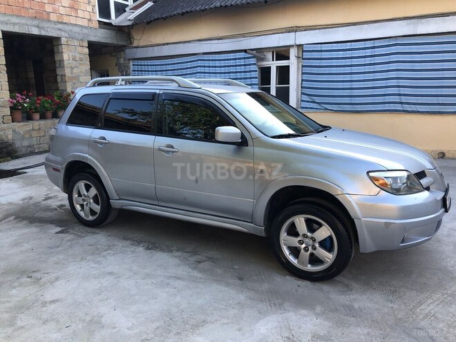 Mitsubishi Outlander 2006, 282,041 km - 2.4 l - Şəki