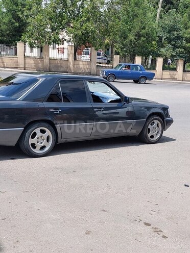 Mercedes E 230 1991, 301,000 km - 2.3 l - Gəncə
