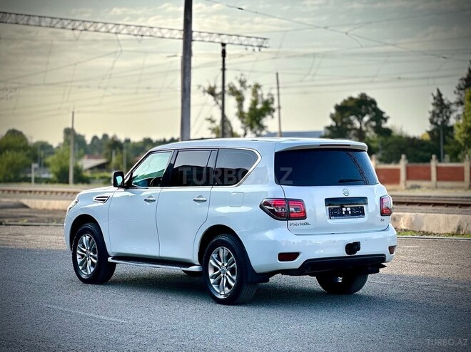 Nissan Patrol 2010, 217,000 km - 5.6 l - Gəncə