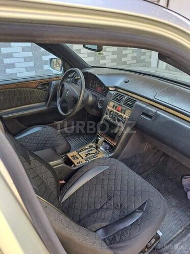 Mercedes E 300 1999, 289,000 km - 3.0 l - Bakı