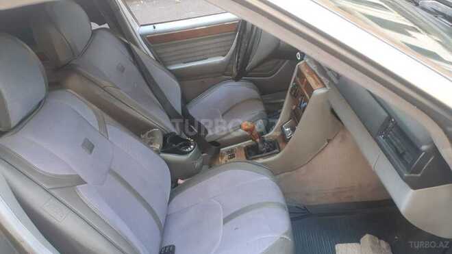 Mercedes E 250 1992, 258,075 km - 2.5 l - Bakı