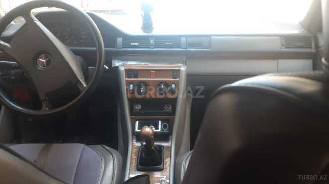 Mercedes E 250 1992, 258,075 km - 2.5 l - Bakı