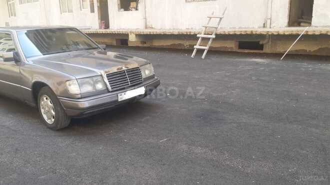 Mercedes E 250 1992, 258,075 km - 2.5 l - Bakı