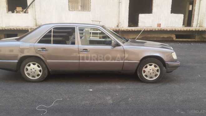 Mercedes E 250 1992, 258,075 km - 2.5 l - Bakı