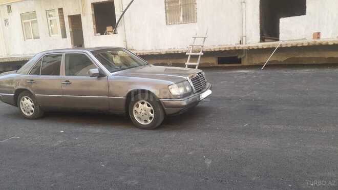 Mercedes E 250 1992, 258,075 km - 2.5 l - Bakı