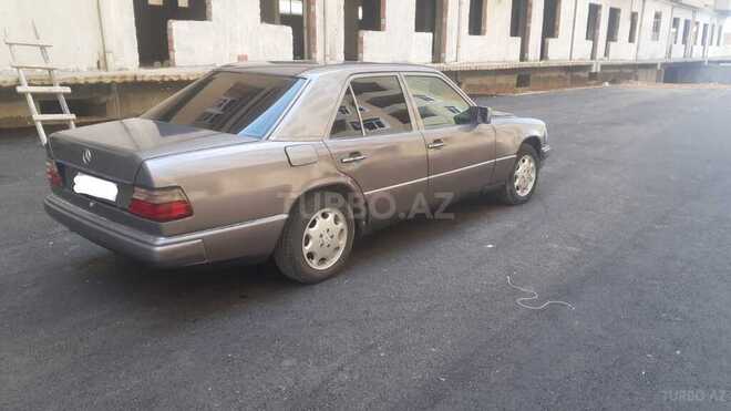 Mercedes E 250 1992, 258,075 km - 2.5 l - Bakı