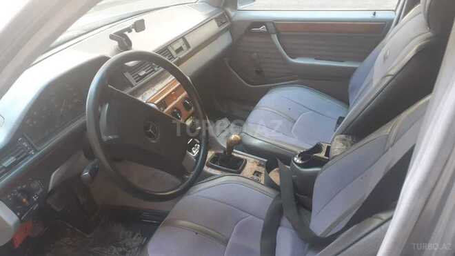 Mercedes E 250 1992, 258,075 km - 2.5 l - Bakı