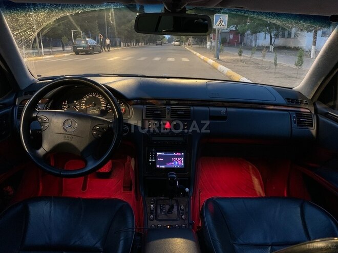 Mercedes E 240 2000, 393,000 km - 2.6 l - Sumqayıt