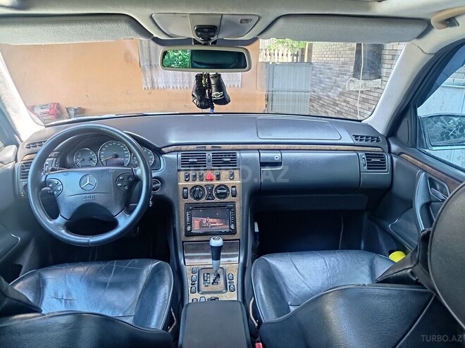 Mercedes E 240 2000, 285,647 km - 2.4 l - Zaqatala