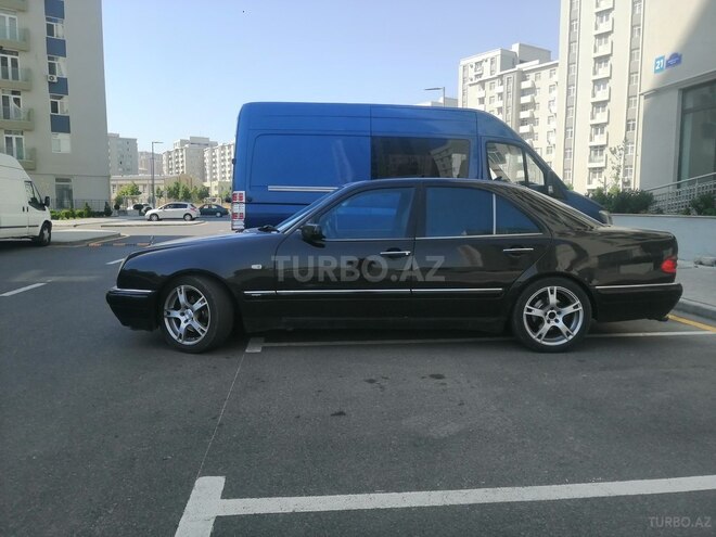 Mercedes E 240 1999, 343,000 km - 2.4 l - Bakı