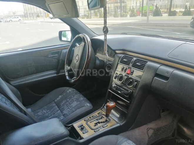 Mercedes E 240 1999, 343,000 km - 2.4 l - Bakı
