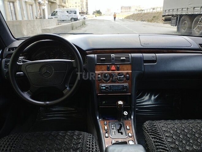 Mercedes E 240 1998, 348,000 km - 2.4 l - Bakı