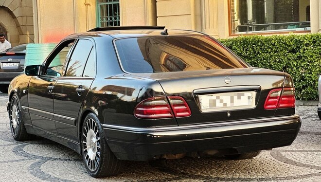 Mercedes E 220 1998, 320,000 km - 2.2 l - Bakı