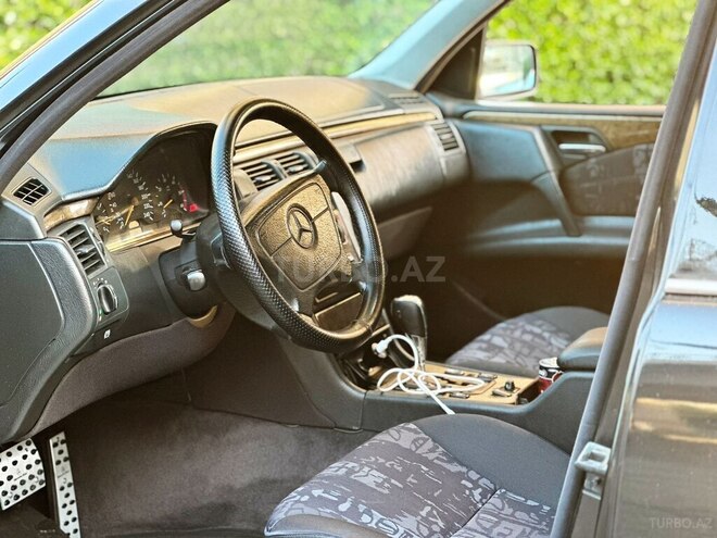 Mercedes E 220 1998, 320,000 km - 2.2 l - Bakı