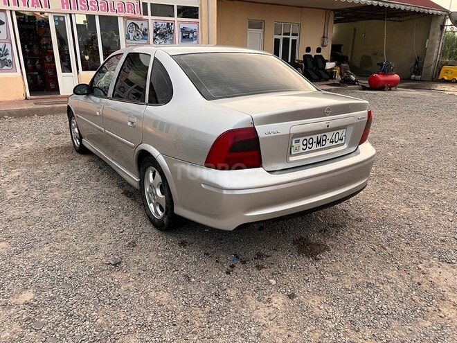 Opel Vectra 2001, 272,000 km - 1.6 l - Salyan