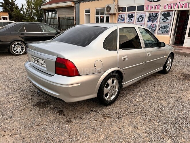 Opel Vectra 2001, 272,000 km - 1.6 l - Salyan