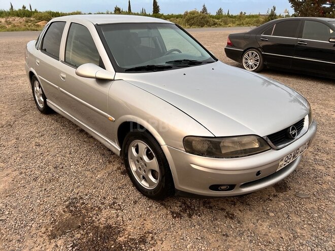 Opel Vectra 2001, 272,000 km - 1.6 l - Salyan