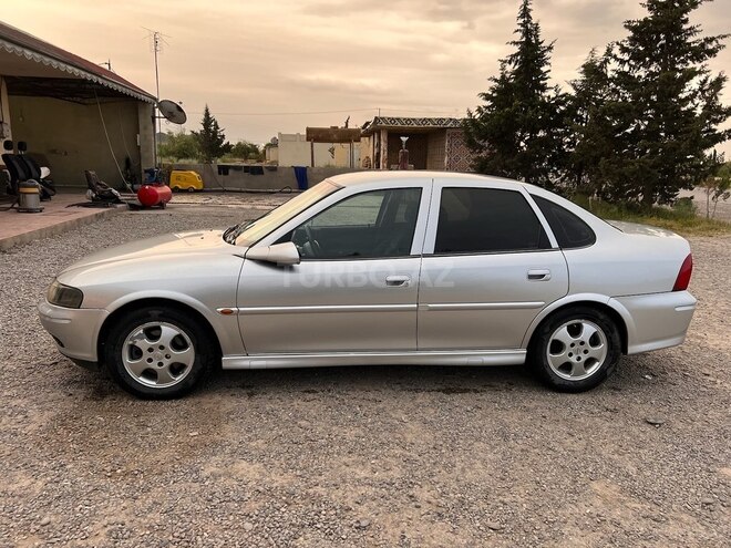 Opel Vectra 2001, 272,000 km - 1.6 l - Salyan