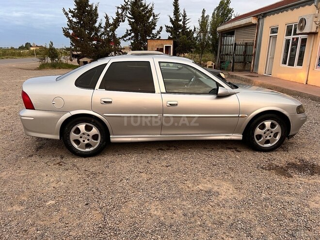 Opel Vectra 2001, 272,000 km - 1.6 l - Salyan