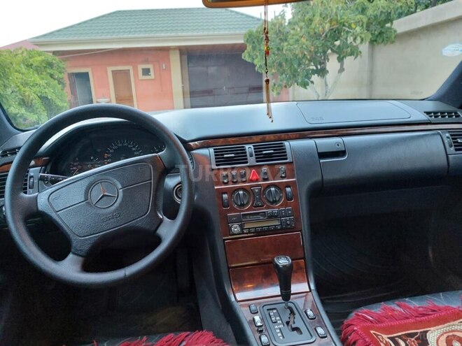 Mercedes E 280 1997, 265,000 km - 2.8 l - Bakı
