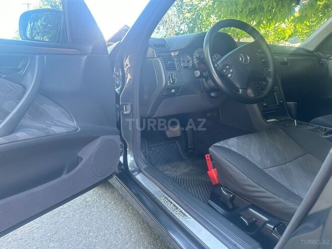Mercedes E 220 2001, 270,000 km - 2.2 l - Bakı