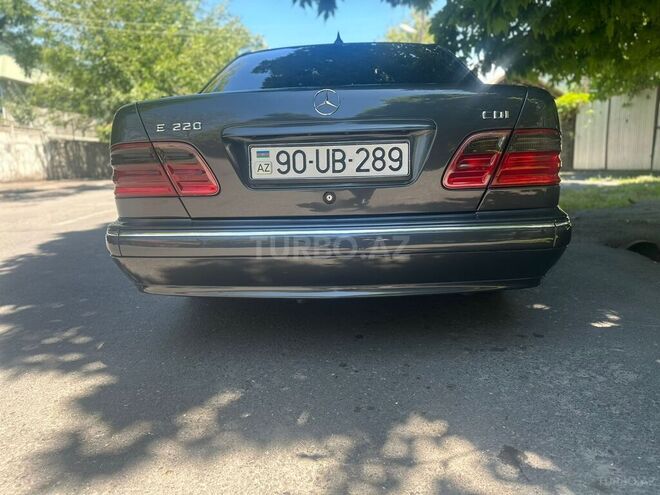 Mercedes E 220 2001, 270,000 km - 2.2 l - Bakı