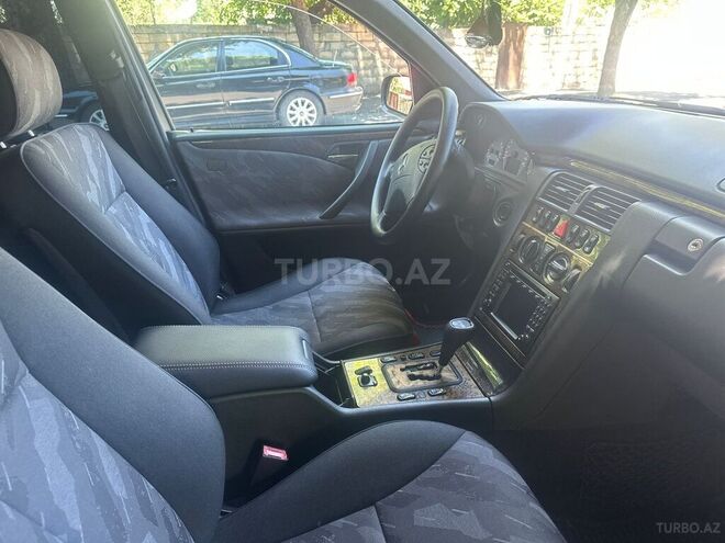 Mercedes E 220 2001, 270,000 km - 2.2 l - Bakı