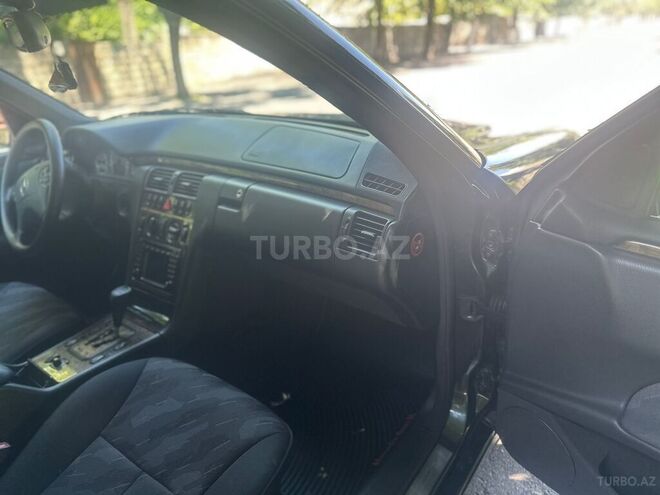 Mercedes E 220 2001, 270,000 km - 2.2 l - Bakı