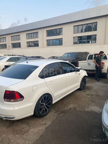 Volkswagen Polo 2018, 245,800 km - 1.6 l - Bakı