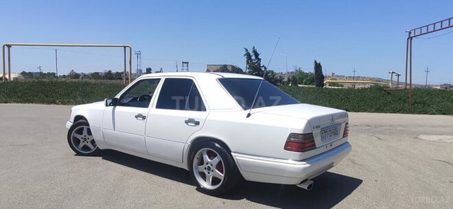 Mercedes E 220 1995, 486,353 km - 2.2 l - Bakı